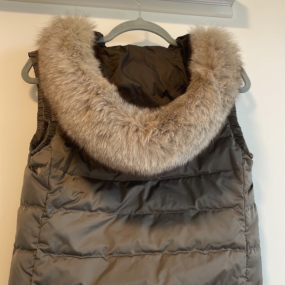 Stunning Max Mara puffer vest with fox fur trim